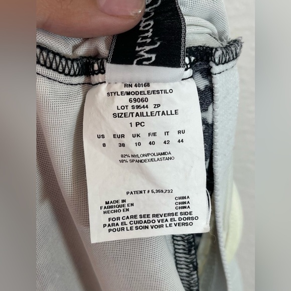 Miraclesuit Roswell Tankini Swim Top Black White Underwire Twist Front Women’s 8 - Picture 5 of 12